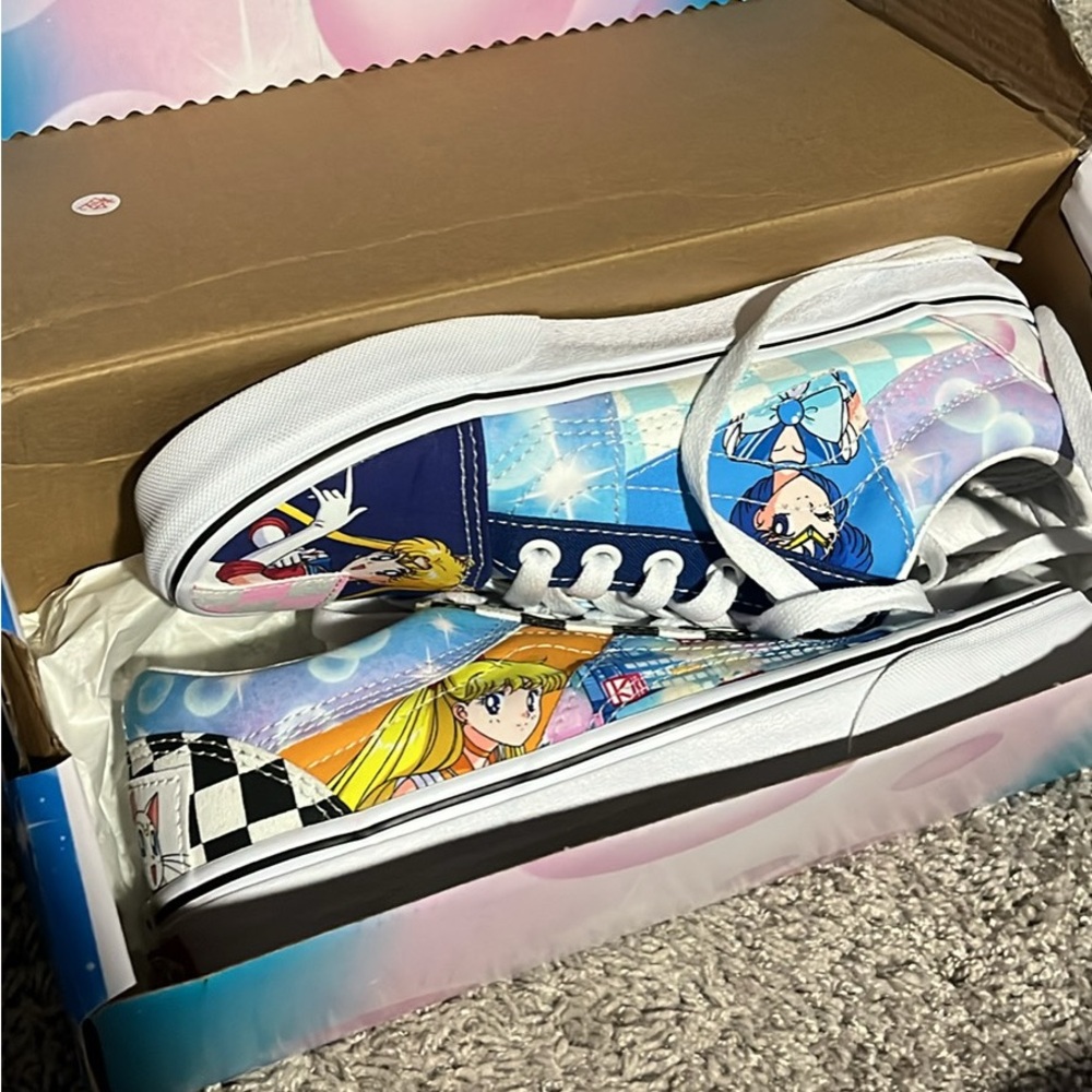 Vans x Sailor Moon Old Skool - Picture 2 of 4